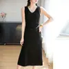 Vestido de Seda Gelo Sem Mangas Coreano para Mulheres, Verão Decote V Sofisticado Exquisito Vestido Preto Básico Camisola Vestido de Linha A Comprimento Médio