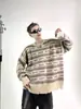 Suéter Listrado em Cor Contrastante para Homens, Estilo Solto e Relaxado, Novo Estilo Americano Outono e Inverno, Top Casual de Moda de Alta Qualidade com Gola Redonda para Casais