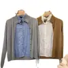 Thirteen Lines Coleção Outono 2026: Camisa de linho elegante, de cor sólida, com design de blusa de tricô falsa de duas peças para mulheres