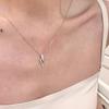 Exquisito Collar de Curva de Verano para Mujer, Diseño Único con Colgante de Diamante Completo, Líneas Geométricas, Cadena para Clavícula de Acero Inoxidable