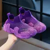 Zapatos deportivos para niños para primavera, otoño y verano, zapatos de punto volador para niños y niñas, nuevos zapatos de malla para bebé simples y elegantes sin cordones
