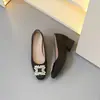 Sapatos Mary Jane Quadrados de Bico para Mulheres, Estilo Francês, Modelo Novo Inverno 2026, Slip-On com Fivela Quadrada de Strass, Sapatilhas de Camurça