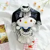 El Colgante de Hello Kitty Se Puede Usar para Vestir el Peluche Muñeco con Ropa, Conjunto de Falda y Impermeable de Puntos
