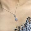 Pendientes de gota de agua exquisitos de lujo ligeros con incrustaciones explosivas de circonita transfronteriza Camellia que muestran temperamento, joyería de moda que combina con todo.