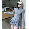 Top de manga larga ajustado con botones y cuello medio abierto estilo coreano para mujer, camiseta casual de primavera con capucha, camiseta básica 25296