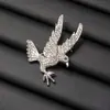 Broche Águia Minimalista com Strass Estilo Europeu e Americano, Emblema Elegante e Luxuoso para Blazer de Terno, Tendência da Moda
