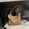 Bolsa de Grande Capacidade Feminina Roupas de Trabalho de Alto Padrão Bolsa Transversal Versátil 2025 Inverno Nova Bolsa de Ombro Estilo Retro de Couro
