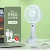 Mini ventilador de escritorio portátil USB de mano, adecuado para estudiantes y habitaciones de dormitorio, ventilador eléctrico pequeño para llevar, venta al por mayor