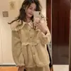 Conjunto de pijama feminino espesso, quente e estiloso para outono e inverno, apresentando um cardigã de pelúcia de manga longa e um conjunto casual simples para ficar em casa.