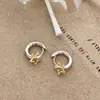 Brincos de Estrela de Cinco Pontas Bicolores Novos e Simples Estilo Hong Kong para Mulheres, Moda Tendência de Nicho para o Dia a Dia, Brincos de Estrela Versáteis