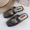 Meias Chinelos para Uso Externo de Verão Feminino Novos Sandálias Quadradas com Fivela Sapatos Casuais Preguiçosos Cor Sólida Bico Aberto Sapatos da Moda