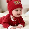 Gorro de Año Nuevo para Bebé Invierno Rojo Carácter de la Fortuna Cálido Cortavientos Unisex Tejido de Lana Gorro con Orejeras para Bebé