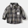 Camisas de Manga Longa Infantil Atacado 2025 Novo Estilo Camisas para Meninos Moda Bebê Etiqueta Xadrez Estilo Coreano Camisas de Ombro Largo