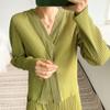 Miyake Tops Elegantes para Mujer Aspecto Adelgazante Ropa de Primavera y Otoño Nuevo Diseño de Cuello en V Tejido de Punto de Nicho Camiseta Camiseta Interior