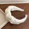 Faixa de Cabelo Plissada de Pelúcia Outono e Inverno para Mulheres 2025 Novo Grampo de Cabelo para Mulheres Coque Larga Versátil Faixa de Cabelo para Passeio Acessório de Cabeça para Mulheres