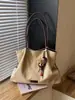 Bolsa de camurça casual retrô, nova coleção 2026, bolsa versátil para o dia a dia para mulheres, bolsa de ombro moderna e de grande capacidade