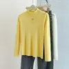 Foto real de camiseta básica de terciopelo Andy de talla grande y cuello semi-alto, tejido de punto de lana para otoño e invierno para mujer, top versátil de manga larga ajustado