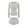 Estilo Desejo Puro Roupa Sexy de Garota Quente Primavera Armazém Camiseta de Manga Longa com Gola Redonda e Botões Shorts de Cintura Baixa que Moldam o Quadril Calças para Mulheres