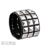Nuevo brazalete punk para hombre de estilo europeo y americano, de una sola fila con tachuelas cuadradas, un accesorio de joyería y brazalete casual único y moderno