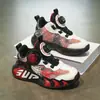 Zapatos Deportivos Infantiles Primavera y Otoño Estilo Nuevo Zapatos Ligeros para Correr para Niños Mayores con Hebilla Giratoria Zapatos de Baloncesto Impermeables de Cuero