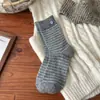 Meias para Usar no Outono e Inverno Combinação de Cores Azul e Cinza para Mulheres Meias de Lã Cinza Grossas e Quentes Meias Coreanas de Cano Médio