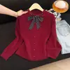 Nuevo estilo de punto dulce de cuello redondo para mujer, otoño temprano 2026, top corto con botones de un solo pecho, color liso, cárdigan tipo bufanda estilo Chanel