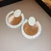 Brincos de Ráfia em Forma de Gota d'Água Estilo Étnico Retro de Nicho Brincos Personalizados Brincos Versáteis de Estilo de Férias para Mulheres