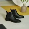 Lujo ligero artículo popular Chengdu caza de gangas de zapatos~Retro francés estilo europeo y americano piel de vaca de capa superior tacón de bloque 4 cm botines Chelsea 2026