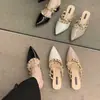 2025 Mules de Tacón Grueso de Piel Genuina con Remaches Franceses y Punta Cerrada Sandalias de Tacón Alto para Mujer con Tachuelas