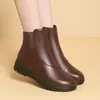Novo Modelo Outono/Inverno 2026 Botas Femininas de Algodão com Forro de Lã, Couro Macio, Quentes, Antiderrapantes, Solado Macio, Botas Curtas para Idosos, Sapatos de Couro para Idosos