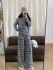 Ropa de trabajo de primavera y otoño para mujer: una camiseta de manga larga relajada, casual y elegante con rayas de contraste, confeccionada con un tejido cepillado y engrosado para mayor comodidad