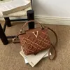 Bolsa Bordada Retro de Alta Qualidade Feminina 2026 Nova Bolsa de Mão Moda Versátil Ombro Único Transversal Leve Luxo Transfronteiriço