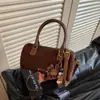 Bolsas de mano de moda transfronterizas para mujer, nueva colección de otoño 2026: bolsos de hombro retro y versátiles, bolsos cruzados, bolsos cilíndricos y bolsos tote