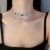 Collar de color con incrustaciones de diamantes para mujer, cadena de clavícula de nicho de lujo, simple y ligera, diseño de alta calidad, elegante cadena para el cuello.