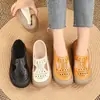 Sandálias Respiráveis Vazadas de Couro Bovino de Primeira Camada para Mulheres, Novo Verão 2026 Versátil Slip-On Sapatos Preguiçosos com Furos