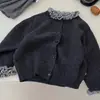 Roupas Estilo Coreano para Meninas Outono e Inverno Suéter Cardigan Cinza Escuro com Gola Cogumelo 2025 Conjunto de Saia Plissada para Crianças Bebê Menina