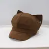 Nueva gorra de béisbol retro con orejas de gato para mujer, hecha de gamuza, con un diseño lindo que hace que la cara se vea más pequeña, versátil para uso casual, venta al por mayor