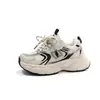 Zapatos de papá niñas verano transpirables 2025 nuevos versátiles casuales de suela gruesa para aumentar la altura zapatos blancos tenis