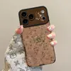 Adecuado para funda de teléfono Apple 17pm, iPhone 15 silicona, 16 camelia tridimensional retro, 14 con cordón, 18 anticaídas