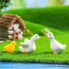 Paisagem em miniatura transfronteiriça apresentando uma adorável família de figuras de patos, perfeita para jardinagem, paisagismo, decorações DIY e como ornamentos em miniatura