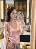 Camiseta de punto rosa con cuello en V, hombro normal, manga corta para mujer, estilo delgado de verano, ajuste irregular ceñido, entallada en la cintura, mangas acampanadas pequeñas, top corto