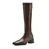 Botas delgadas muestran piernas rectas, se ajustan a las piernas, punta cuadrada, tacón grueso, elegantes botas altas, invierno 2024, cierre trasero, estilo coreano, botas de montar, mujer