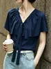 Blusa de Lujo Europea Azul Oscuro con Volantes y Lazos para Mujer Verano 2026 Nuevo Ligero Lujo Cuello en V Fruncido Talla Grande