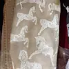 Cortina Jacquard Chenille Caballo Real Cortina de Puerta Color Trigo Crema Translúcida De Suelo a Techo Tela de Cortina Aldea Xu Lote Completo