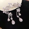 Pendientes Colgantes de Mariposa Diamante Flor de Aguja Plateada Clip para Oreja Pendientes Integrados Lujo Ligero Sentido de Alta Gama Pendientes de Personalidad Exagerada