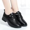 Sapatos de Couro para Mães, Couro Macio, Sapatos de Sola Macia, Novo Estilo Primavera 2025, Sapatos Baixos Confortáveis, Sapatos Casuais Versáteis para Pessoas de Meia-Idade e Idosas