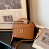 Bolsas Retrô Populares de Verão Femininas 2026 Nova Super Quente Exquisita Bolsa de Mão Pequena para Saída Bolsa de Ombro Transversal Bolsa de Balde