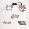 Broche Inspirador em Inglês para Meninas, Cor Rosa Doce e Descolada, Insígnia com Texto de Poder Feminino, Decoração para Mochila e Roupas