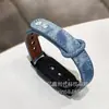 Correa de Doble Tachuela de Mezclilla Lavada Adecuada para Apple Watch 10 S11 Huawei Fit4 Gt6 Xiaomi 10 Pulsera de Cuero