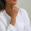 Pulseira de Dedo com Zircônia Moda Transfronteiriça Europeia e Americana, Corrente de Dedo Simples e Versátil de Contas de Arroz, Joia de Corrente de Anel de Pulso de Pérola